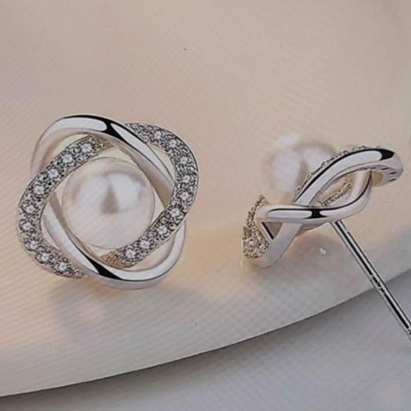 Beautiful Silver Round Pave  Diamond Pearl Earrings - Picture 1 of 3